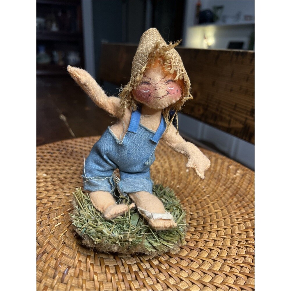 Annalee fishing Boy 1982  closed eyes and mouth USA/ Missing Fishing Pole/frog